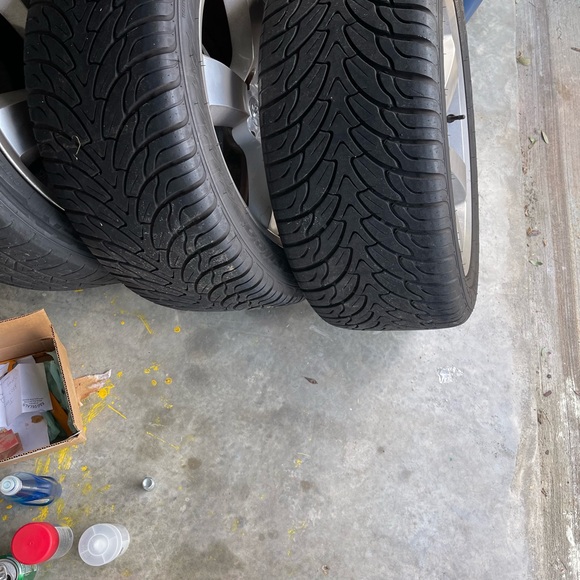 Selling my set of 4 Srt8 rims. Comes with the tires if wanted - Picture 3 of 6